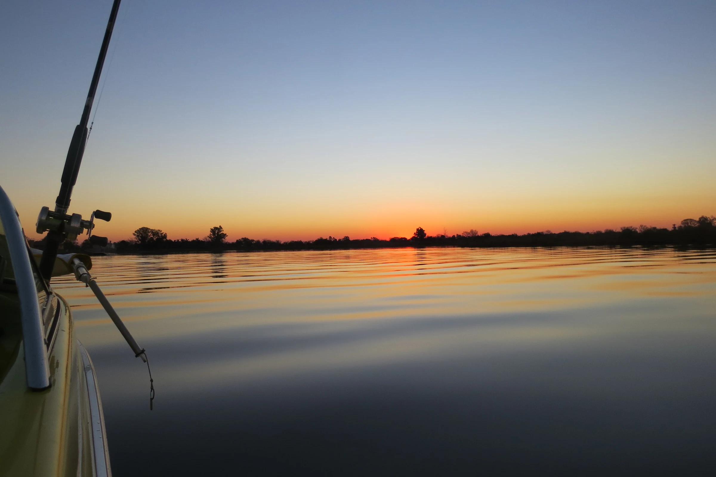 Atardecer sobre el río San Javier